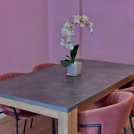 City Center Apartment In Tirana アパート *